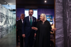 Kürşad Zorlu, “Ahıska Türkleri – Kayıp Sürgünün İzinde” Sergisini Ziyaret Etti