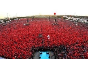 Türkiye'nin kalbi Yenikapı'daydı: #‎TekMilletTekYürek‬