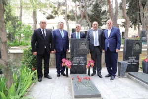 Genel Başkan Ziyatdin Kassanov, Haydar Aliyev’in Kabrini Ziyaret Etti