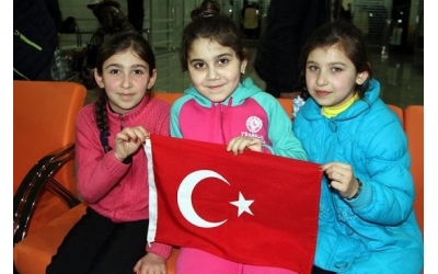 Ukrayna'dan 177 Ahıska Türkü daha Erzincan´a getirildi