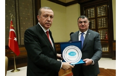 Sayın Cumhurbaşkanı DATÜB ve Ahıska Ailelerini Cumhurbaşkanlığı Külliyesinde Kabul etti