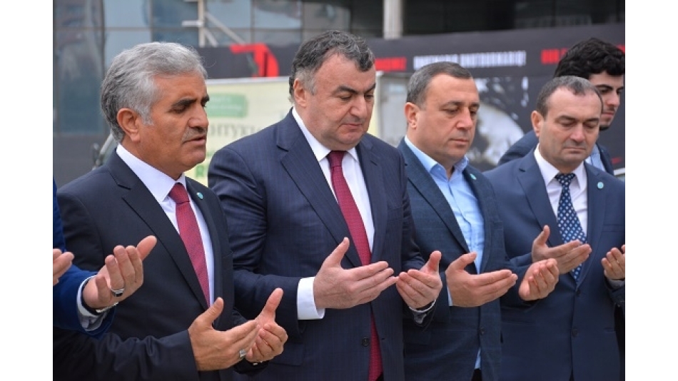 DATÜB Başkanı Ziyatdin Kassanov Bakü’deki