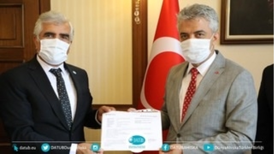 DATÜB Heyeti, Erzincan Valisi Mehmet Makas’ı Makamında Ziyaret Etti