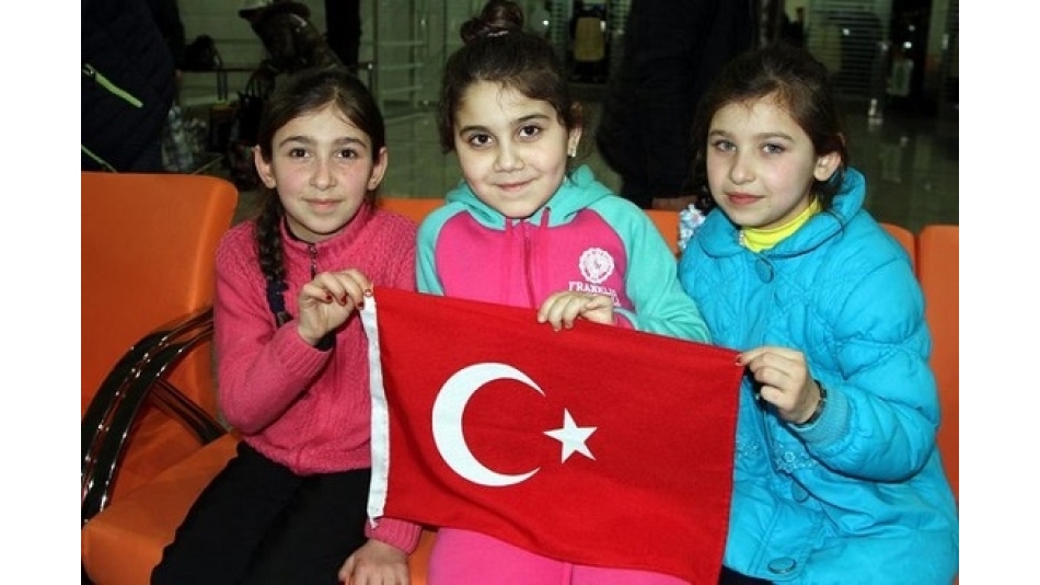 Ukrayna'dan 177 Ahıska Türkü daha Erzincan´a getirildi