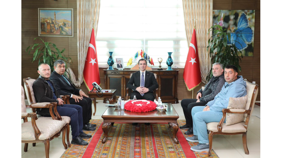 DATÜB Ahlat Heyeti, Bitlis Valisi Ahmet Karakaya’yı Ziyaret Etti