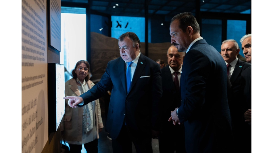 Kürşad Zorlu, “Ahıska Türkleri – Kayıp Sürgünün İzinde” Sergisini Ziyaret Etti