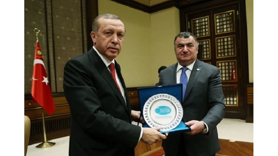 Sayın Cumhurbaşkanı DATÜB ve Ahıska Ailelerini Cumhurbaşkanlığı Külliyesinde Kabul etti