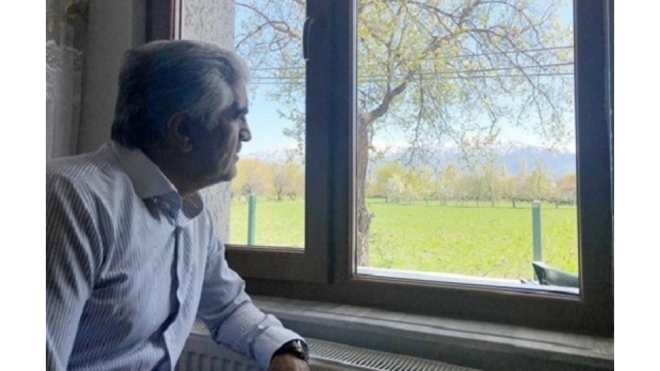 Hayata Artık Camdan Bakar Olduk!