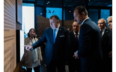 Kürşad Zorlu, “Ahıska Türkleri – Kayıp Sürgünün İzinde” Sergisini Ziyaret Etti