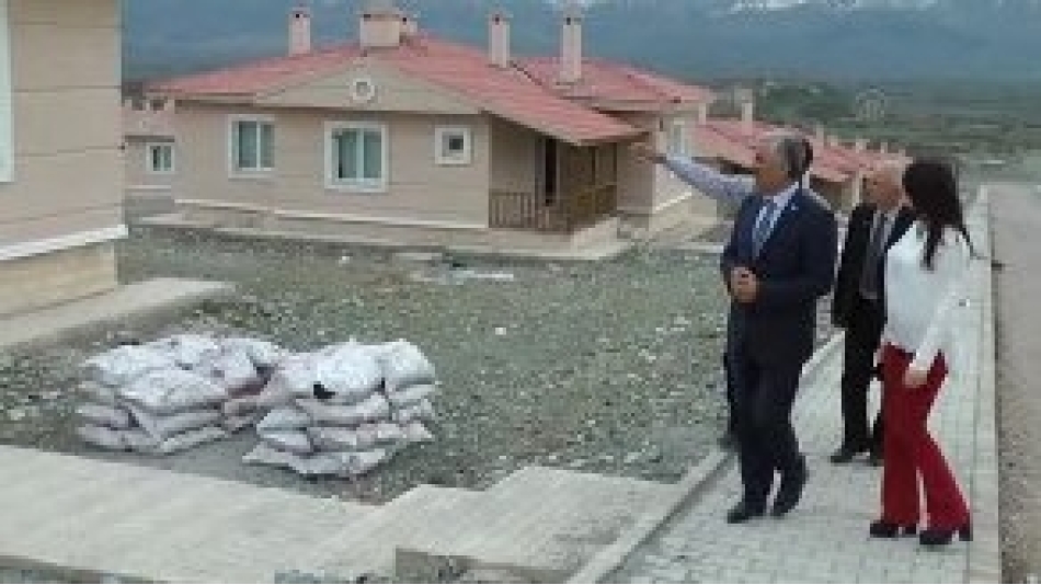 Erzincan'da Hazırlanan evlerin dıştan incelenmesi